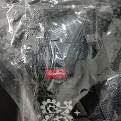 Supreme、斜め掛けバックの画像