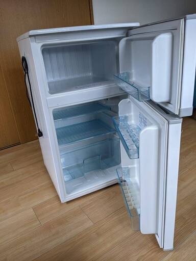 独身用小型冷蔵庫　購入して5年。