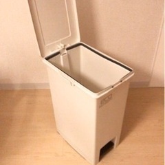 【受け渡し者決まりました】ゴミ箱の画像