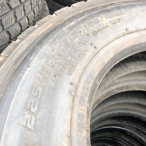 225/80R17.5 2018年製　4トン車