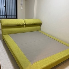 クイーンサイズ　ベット　黄緑の画像