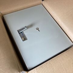 ガレージ等の壁面収納にスチールボックスの画像