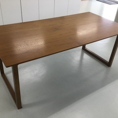 大型テーブルの画像