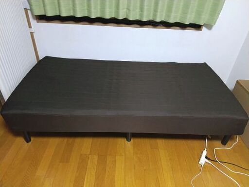 脚付きマットレスシングルベッド