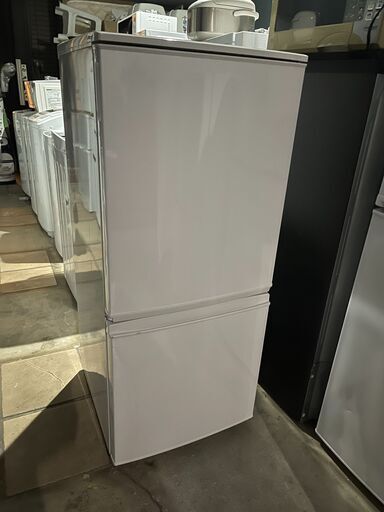 ●SHARP 冷蔵庫●23区及び周辺地域に無料で配送、設置いたします(当日配送も可能)●SJ-D14B-W 2015年製●SHA16A