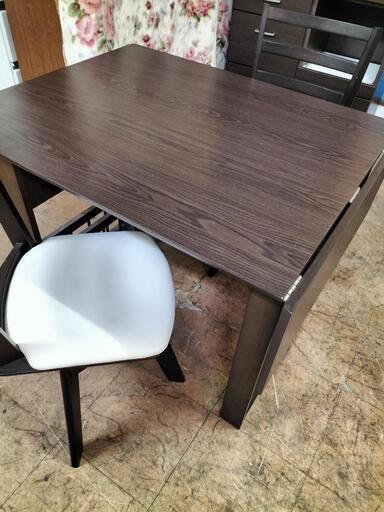 ニトリ（NITORI)　伸長式ダイニングテーブル回転イス2客セット！！USED品