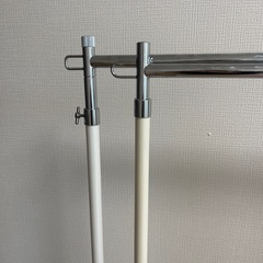 ハンガーラック2個の画像