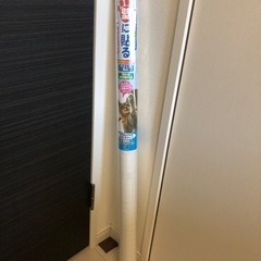 壁紙シート|壁に貼るひっかき防止シート(貼ってはがせる弱粘着タイプ)の画像