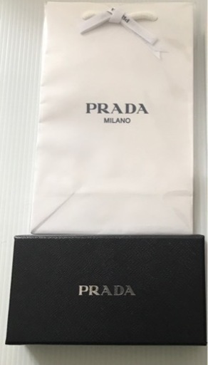 PRADA iPhone ケース
