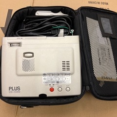 プロジェクター　PLUS 