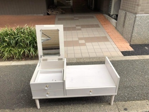 ドレッサーテーブル