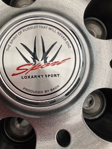 新品未使用のスタッドレスホイル付き