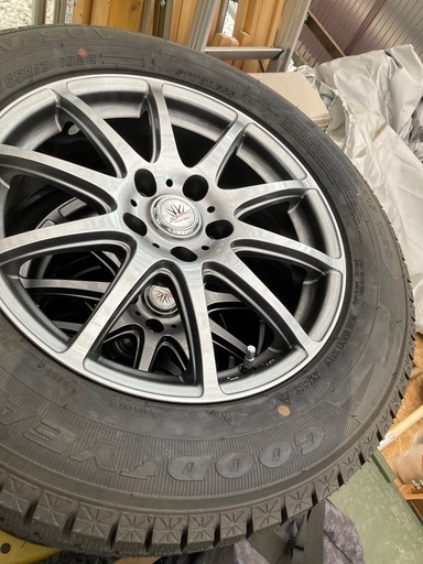 新品未使用のスタッドレスホイル付き