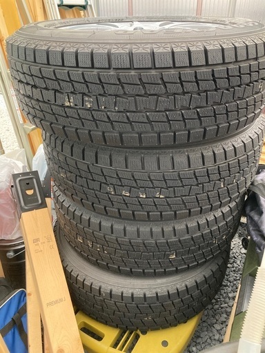 新品未使用のスタッドレスホイル付き