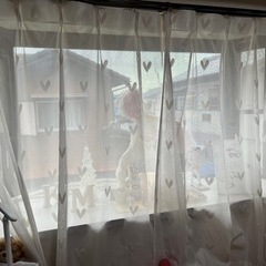 ピンクのカーテンセットの画像