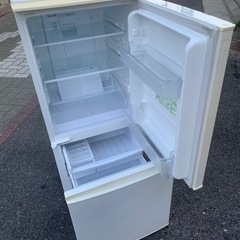 🔰配送無料🚛当日配送‼️シャープ　137L つけかえどっちもドア🎖 ノンフロン⚪️ 洗濯機　も出品　✨大阪　兵庫　京都　奈良の画像