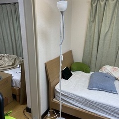 [ほぼ無料] IKEA LEDスタンド + LED電球の画像