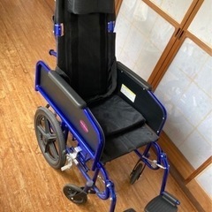リクライニング車椅子の画像