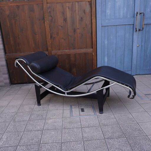 IDC OTSUKA(大塚家具)で取り扱われていたLe Corbusier(ル・コルビュジェ)デザインLC4 シェーズロング 本革です。ミッドセンチュリーモダンを代表するデザイナーズ家具です！CD118