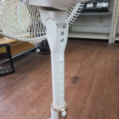 【リサイクルショップどりーむ天保山店】●1937●　夏物家電入荷しました♪　ユアサ　扇風機　2017年製　９枚羽根　直径30㎝　YT-DV3418VFR(W)の画像