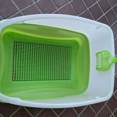 キャットケージ３段と猫トイレの画像