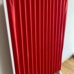 赤のついたて
