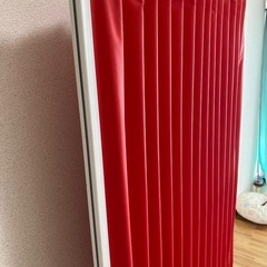 赤のついたての画像