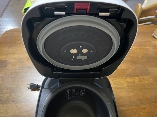 【美品】タイガー　圧力IH炊飯ジャー　JPC-A101