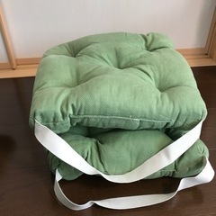 ダイニングチェアー クッションの画像