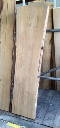 分厚いヒノキの無垢板です。カウンターやテーブルにいかがですか？