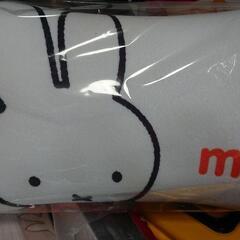 新品未開封！ミッフィー腰あてクッション＆バスタオルセットの画像