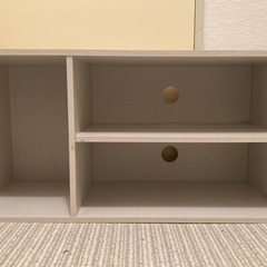 白いテレビ台の画像