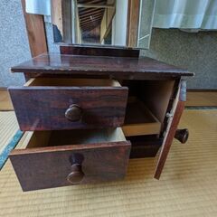 レトロな鏡台の画像