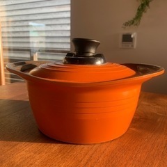 【値下げしました】オレンジの鍋の画像