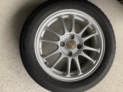 ホイル4本です。タイヤ付きですが、タイヤは使えないです。