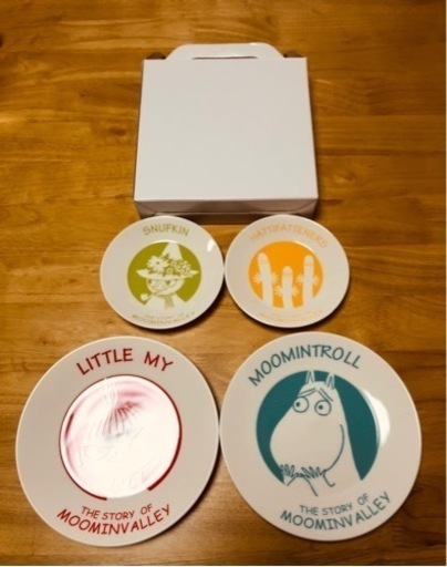 新品　MOOMIN  食器 お皿４枚セット