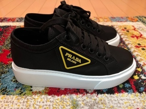 PRADA スニーカー　レディース