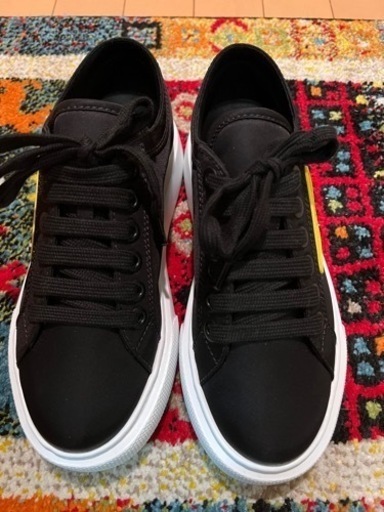 PRADA スニーカー　レディース