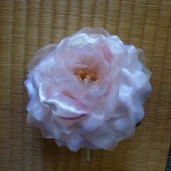 薄ピンク色コサージュ