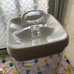 お米を入れる容器