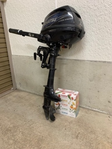 バス、ボート取り付け用エンジン