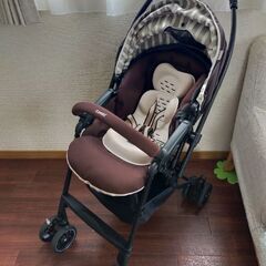 Combi　ベビーカー　メチャカル　オート4キャス　Simplight