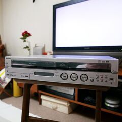 シャープDVD/HDD/VHSレコーダー　SHARP DV-TR11