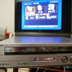 シャープDVD/HDD/VHSレコーダー　SHARP DV-TR11の画像