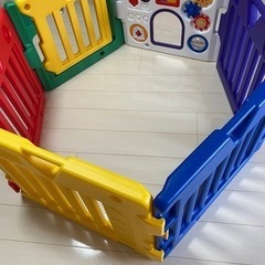 お値下げしました！美品 日本育児 ベビーサークル ミュージカルキッズランド 6ヶ月~3歳半対象 おもちゃパネル付のベビーサークルの画像