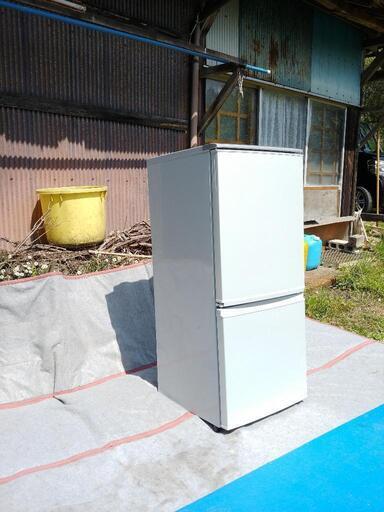 SHARP単身様用冷蔵庫です。