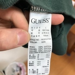 GUESSのパーカー　の画像