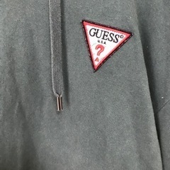 GUESSのパーカー　の画像