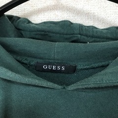 GUESSのパーカー　の画像