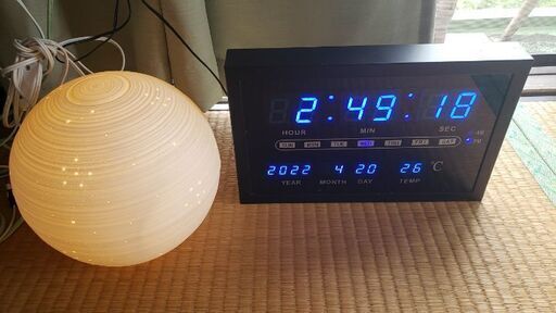壁掛け時計　丸いランプ